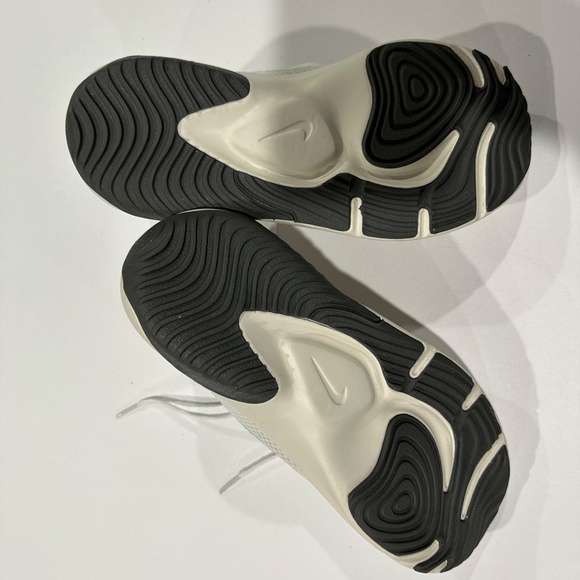 Nike Legend Essential 3 Running Crossfit Shoes - NEW - Size 6. - Picture 7 of 11